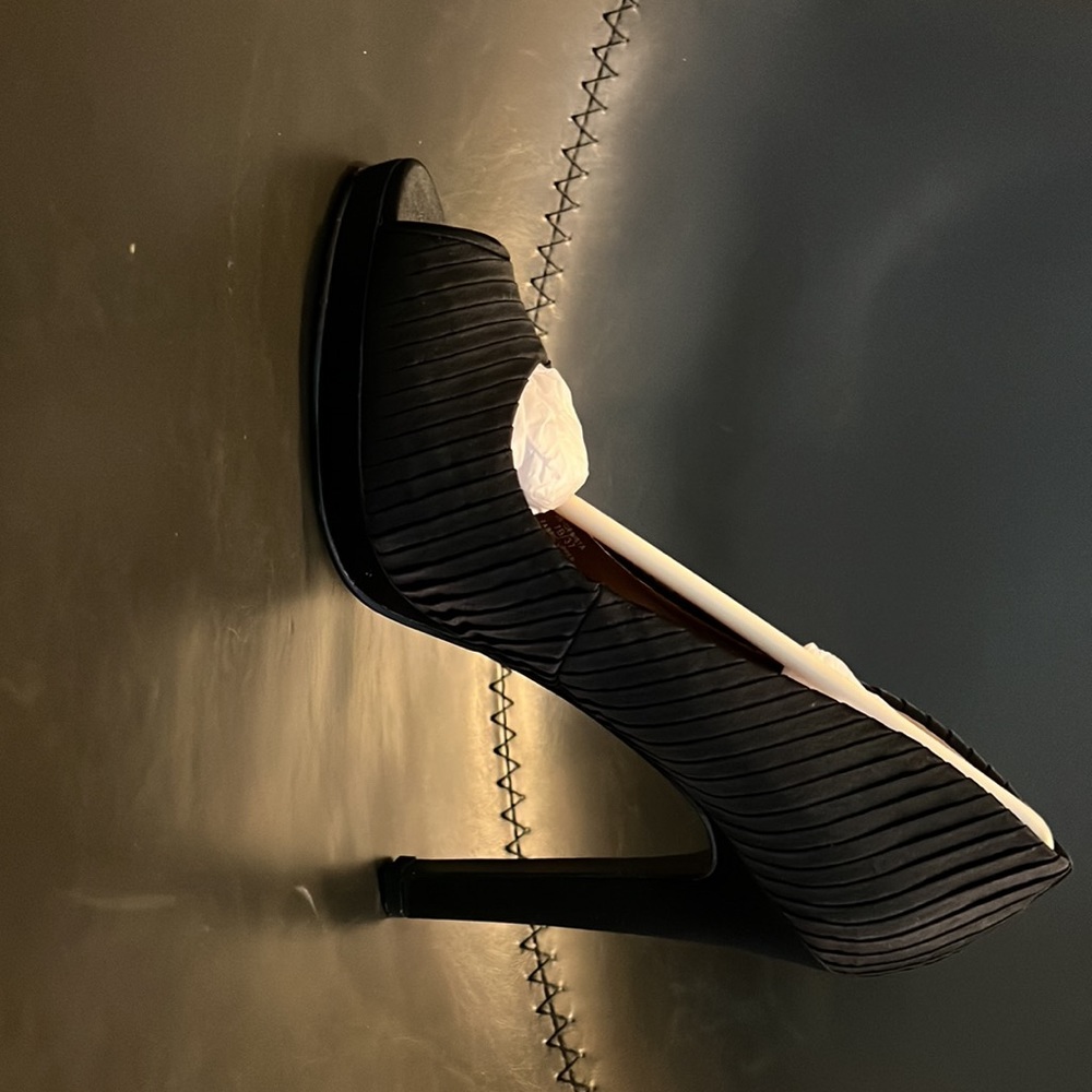 Jessica Simpson Heels - Picture 2 of 4